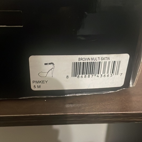 Guess By Marciano Satin Rhinestone Key Heels Size 5 - Picture 9 of 9